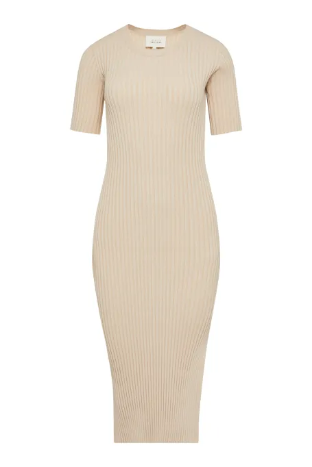 Béžové šaty s vertikálním proužkem