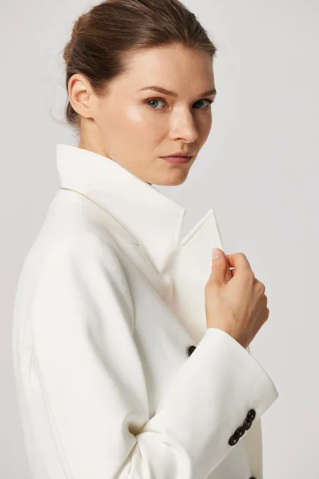 Bílý sako k obleku