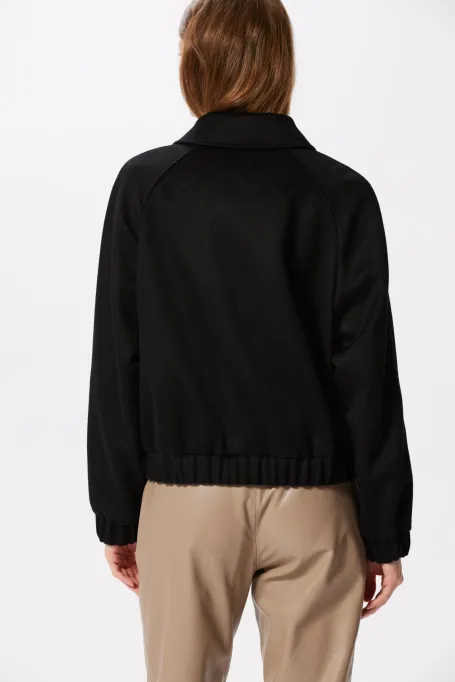 Černá vlněná bunda