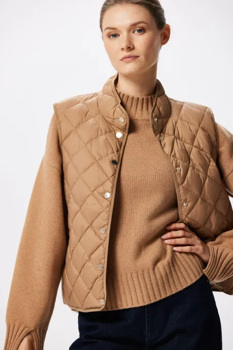 Péřová prošívaná vesta