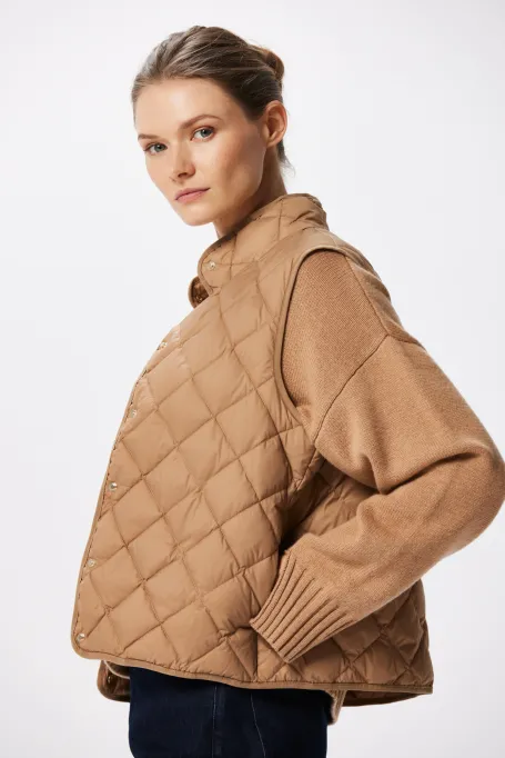 Péřová prošívaná vesta