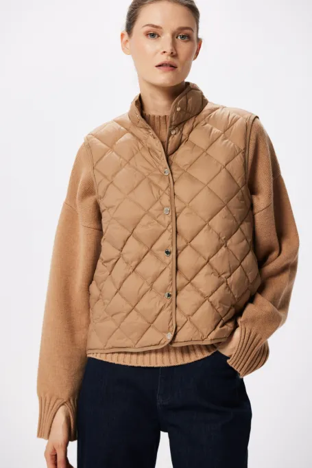 Péřová prošívaná vesta