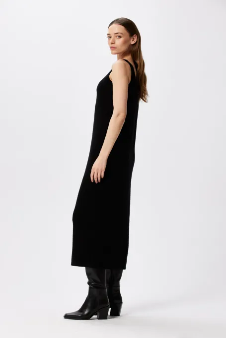 Černé šaty s kašmírem a merino vlnou
