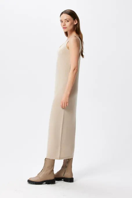 Béžové šaty s kašmírem a merino vlnou