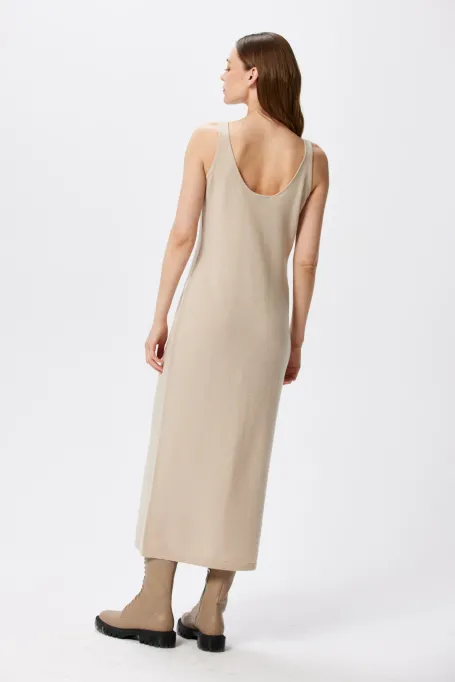 Béžové šaty s kašmírem a merino vlnou