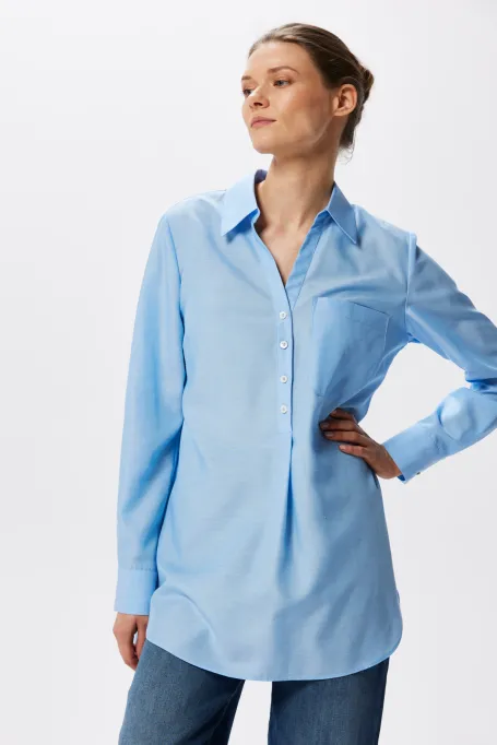 Světle modrá volná košile
