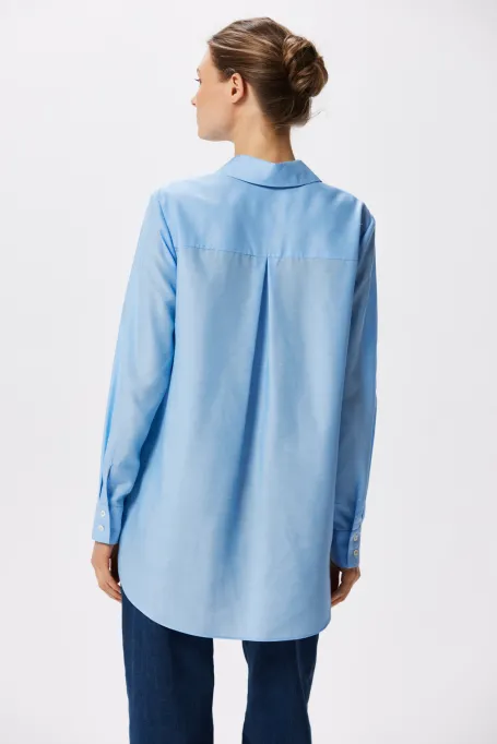 Světle modrá volná košile