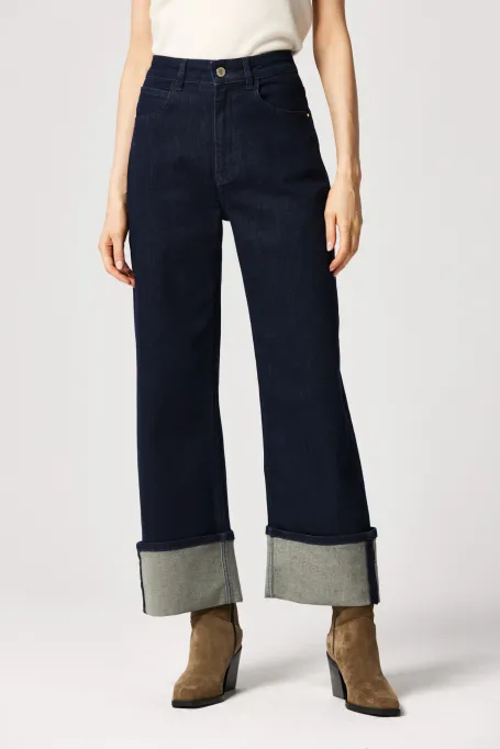 Tmavě modré džíny s širokým manžetou