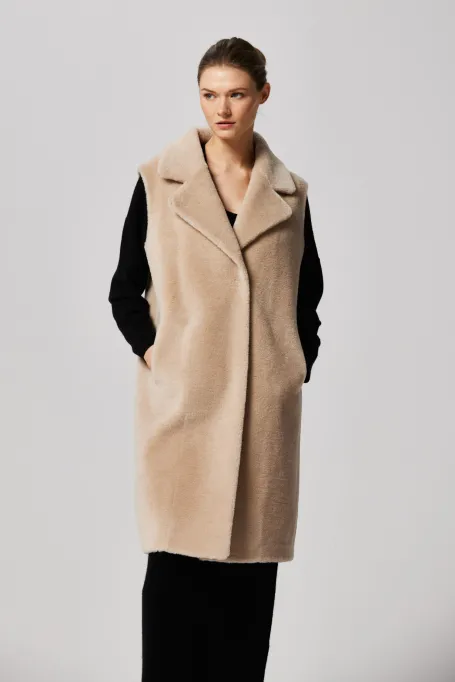 Dlouhá béžová vesta z teddy bear vlny