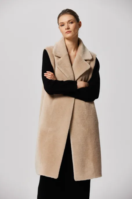 Dlouhá béžová vesta z teddy bear vlny