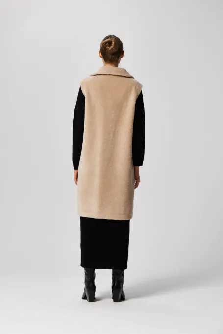 Dlouhá béžová vesta z teddy bear vlny