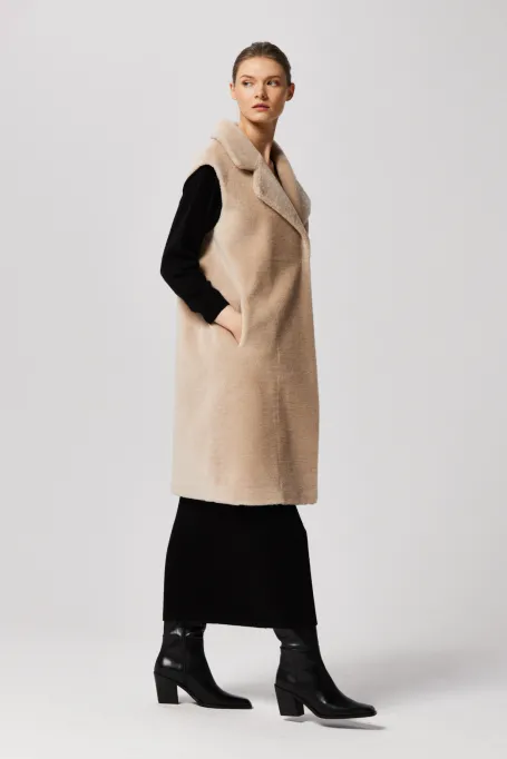 Dlouhá béžová vesta z teddy bear vlny