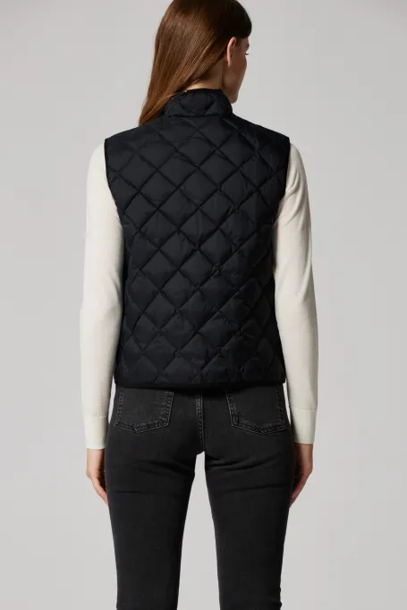 Černá prošívaná vesta