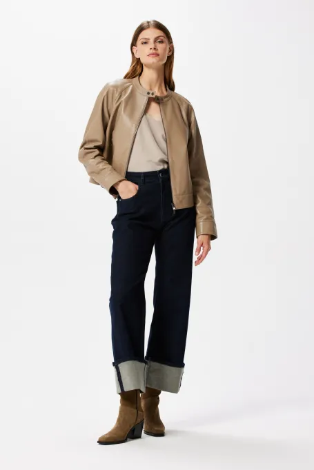 Bežová kožená bunda s límcem