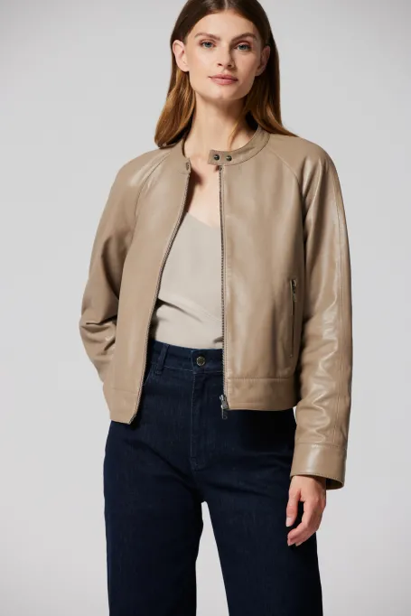 Bežová kožená bunda s límcem