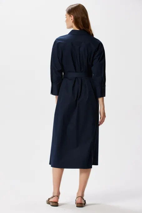 Tmavě modrá košilová šaty s páskem