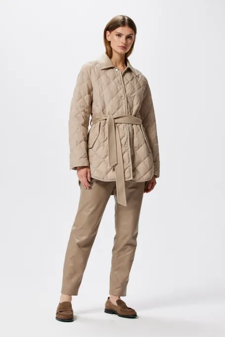 Bežová péřová bunda s páskem