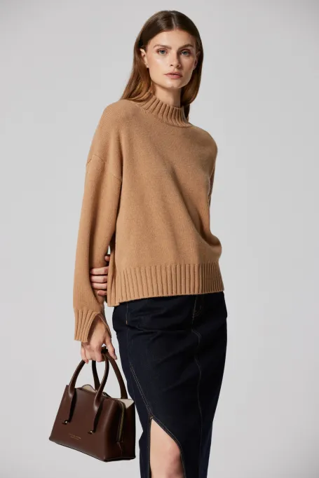 Svetr s velbloudí vlnou