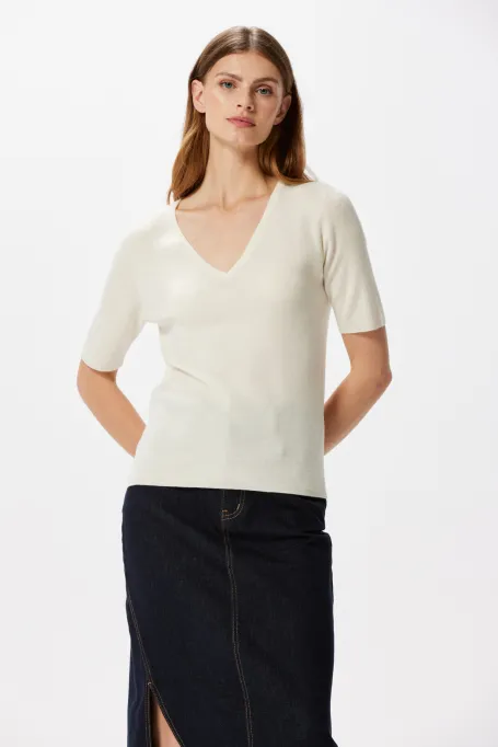 Bílá blůza s kašmírem