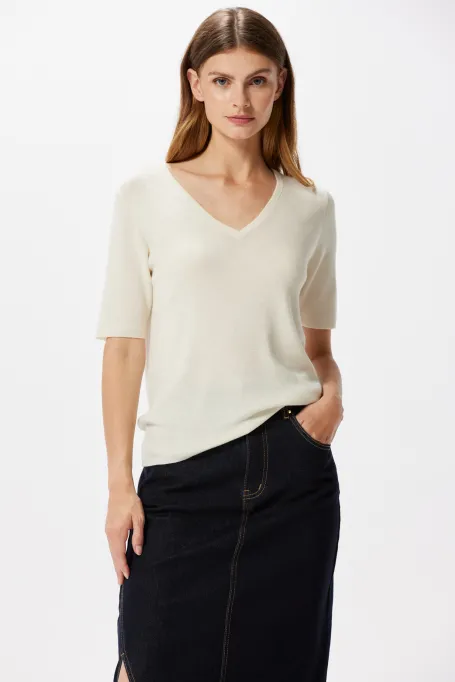 Bílá blůza s kašmírem