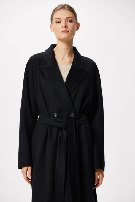 Černý kabát z kašmíru