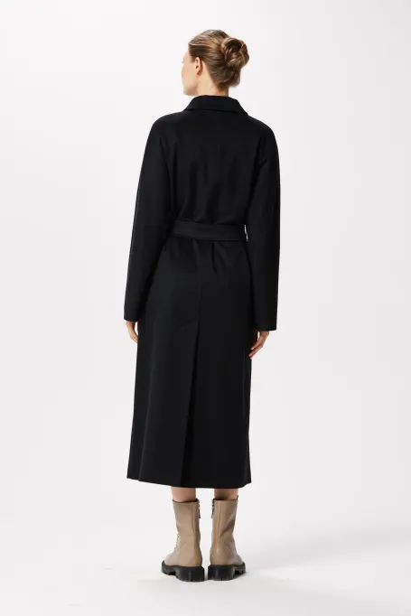 Černý kabát z kašmíru