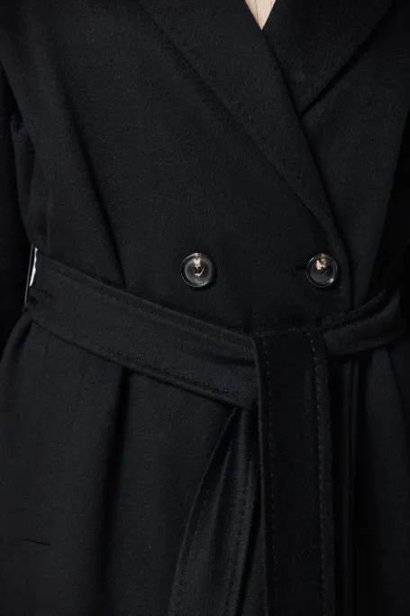 Černý kabát z kašmíru