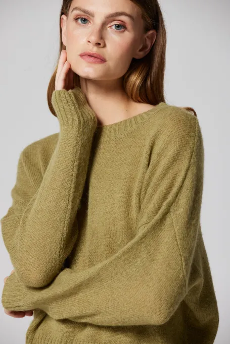 Zelený svetr z mixu alpakové vlny