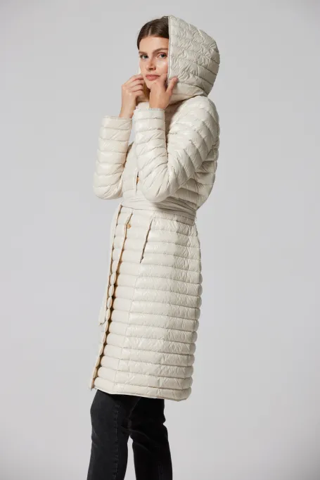 Lehká béžová péřová bunda s kapucí Mila