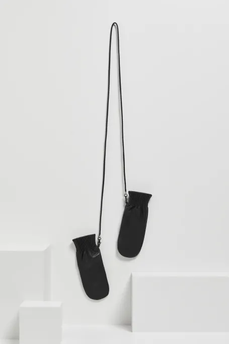 Černé kožené rukavice