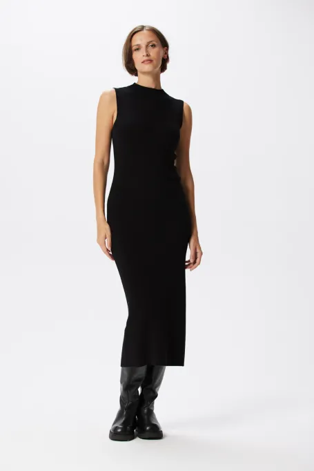 Černé přiléhavé šaty