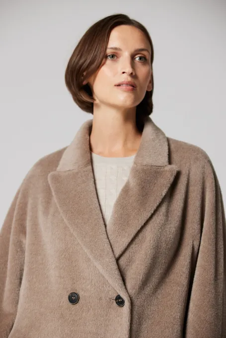 Beige dvouřadý kabát se suri alpaka