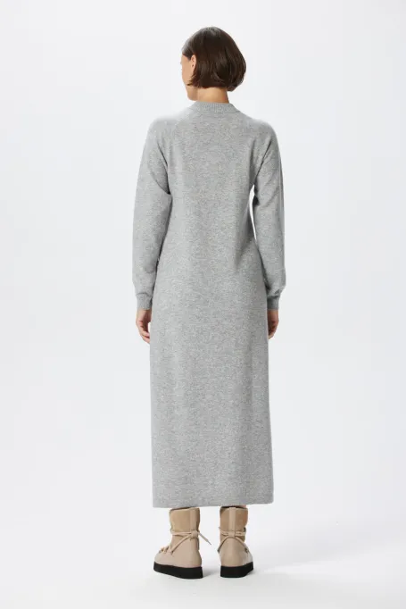 Šedá vlněná šaty s kašmírem