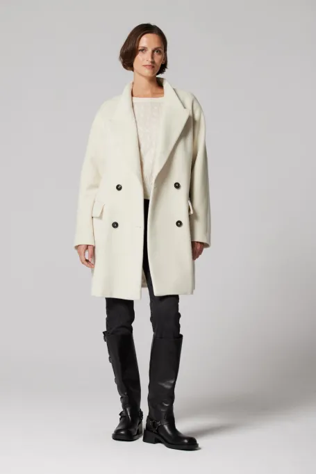 Bílý vlněný kabát dvouřadý