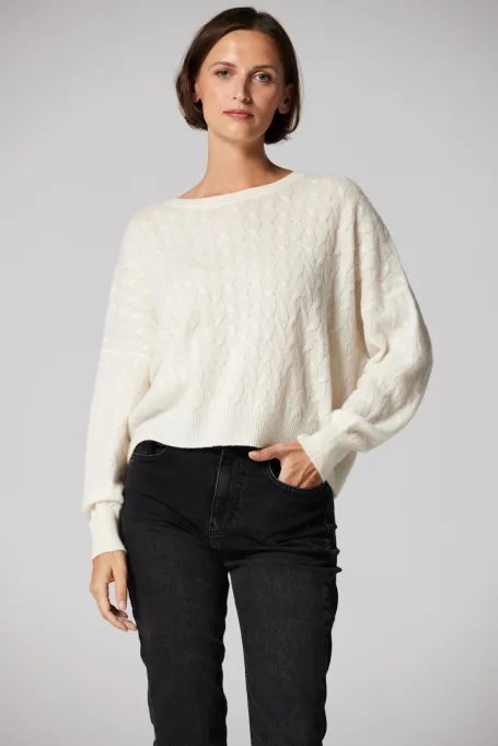 Bílý svetr s kašmírem