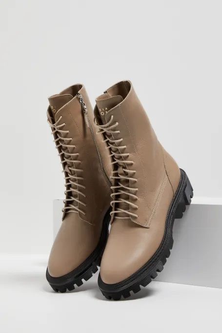 Béžové kožené kotníkové boty
