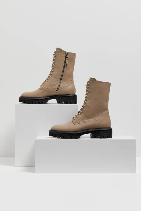 Béžové kožené kotníkové boty