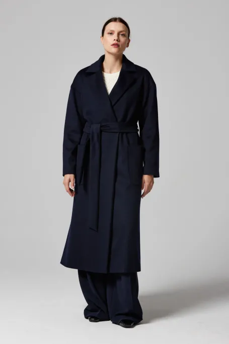 Tmavě modrý vlněný kabát s opaskem