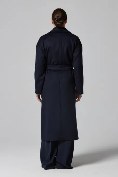 Tmavě modrý vlněný kabát s opaskem