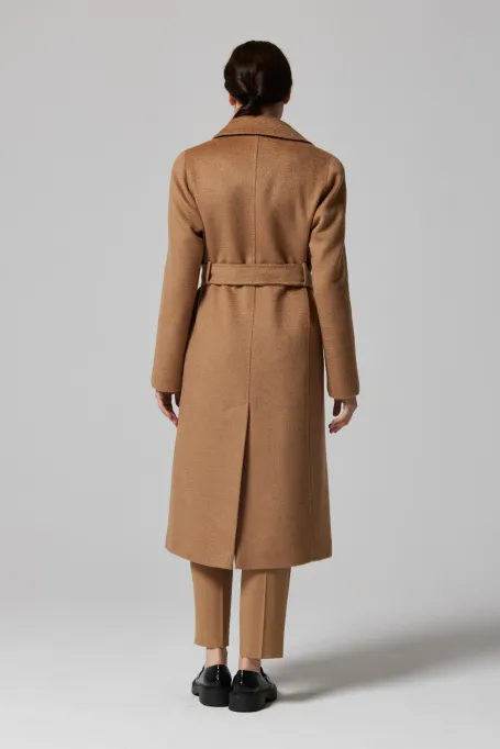 Kabát z velbloudí vlny