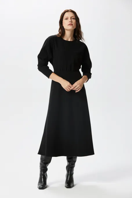 Černé midi šaty s kimono rukávem