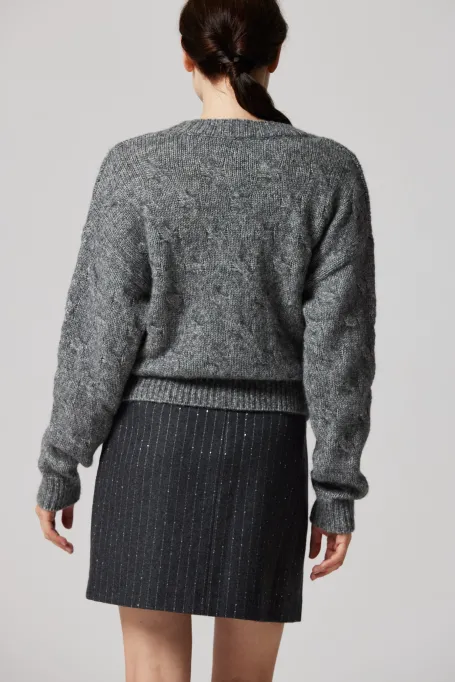 Šedý svetr s vlnou alpak