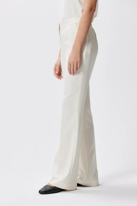 Bílé oblekové kalhoty