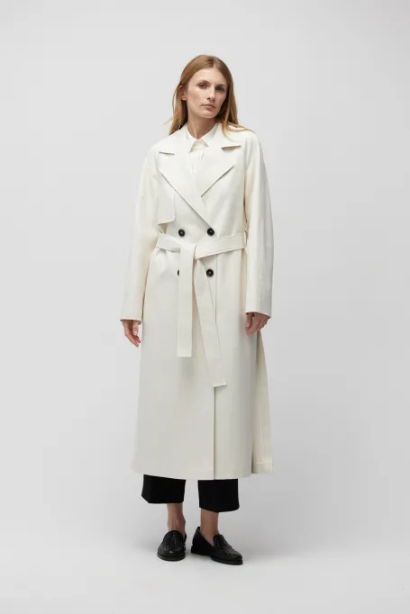 Bílý trenčkot se hedvábím