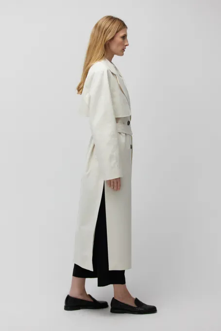 Bílý trenčkot se hedvábím