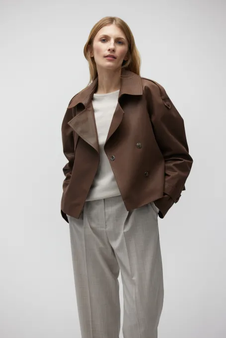 Hnědá bunda s epolety