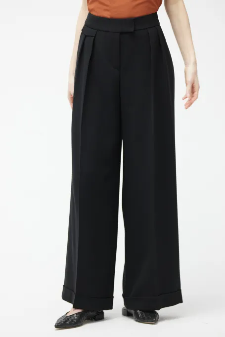 Černé široké kalhoty s manžetami