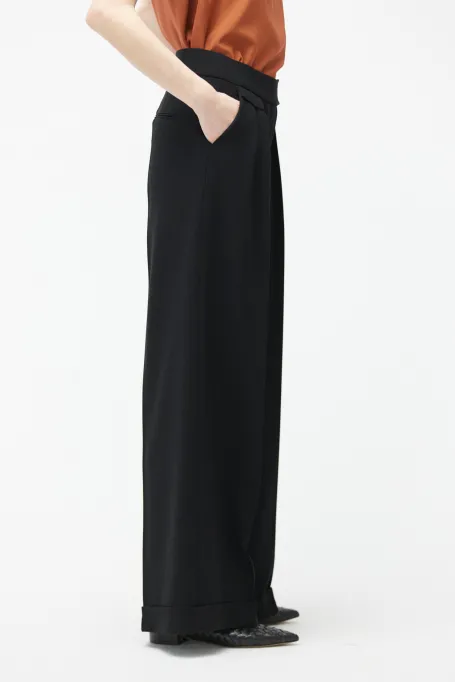 Černé široké kalhoty s manžetami