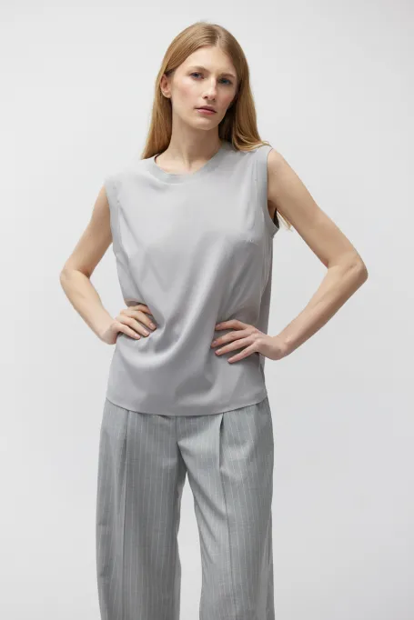 Šedá hedvábná blůza