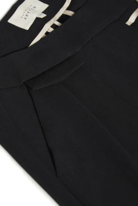 Černé široké kalhoty s manžetami